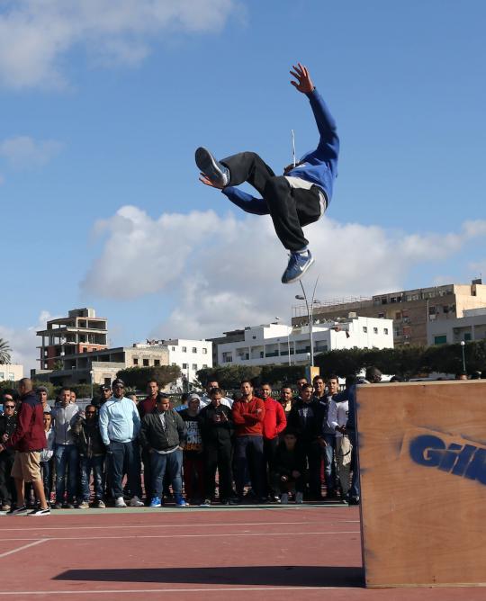 Aksi parkour ekstrem para pemuda Libya