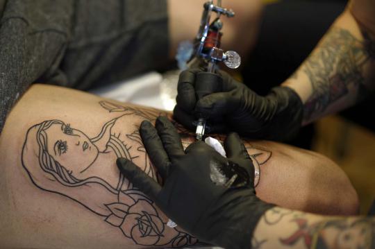 Kemeriahan festival tato Mondial du Tatouage di Paris