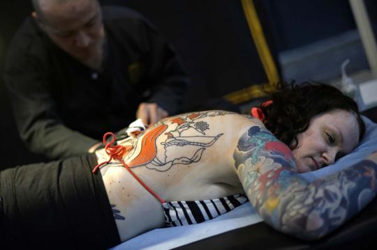 Kemeriahan festival tato Mondial du Tatouage di Paris