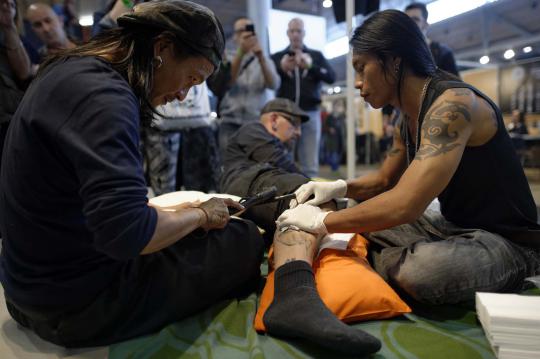 Kemeriahan festival tato Mondial du Tatouage di Paris
