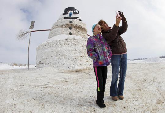 Uniknya manusia salju setinggi 15,2 meter di Amerika Serikat