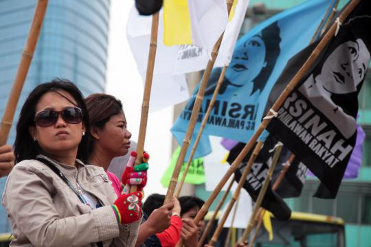 Puluhan buruh wanita kibarkan bendera Marsinah di Bundaran HI