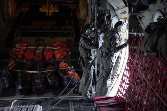 Aksi TNI AL bantu pencarian Malaysia Airlines