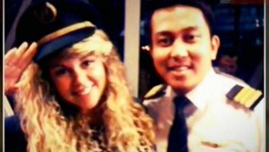 Ini co-pilot Malaysia Airlines yang bawa dua wanita ke kokpit