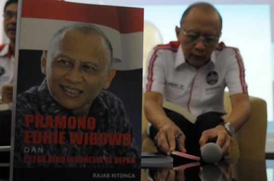 Pramono Edhie luncurkan buku dan akun Facebook baru