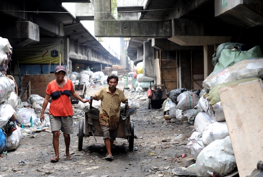 Potret pemukiman kumuh di kolong Tol Pluit