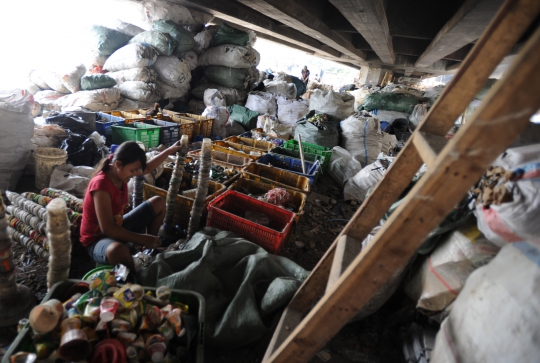 Potret pemukiman kumuh di kolong Tol Pluit