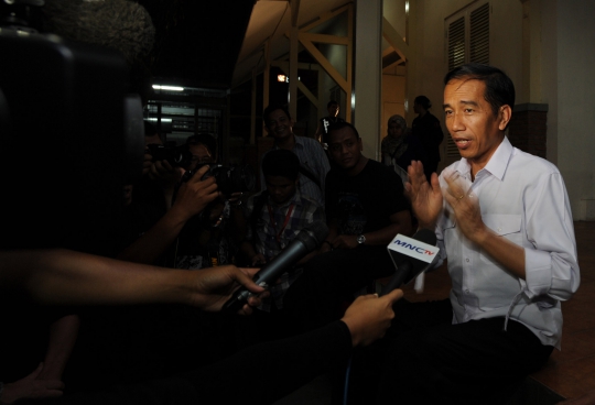 Jokowi dikejar wartawan soal pencalonan dirinya sebagai capres