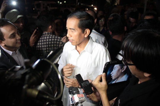 Malam-malam rapat internal, Jokowi minta wartawan jangan ikuti