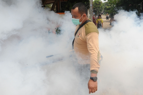 Cari simpati publik, PKS lakukan fogging gratis di Tangsel