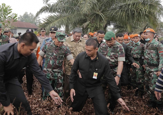 Tinjau hutan di Riau, SBY beri waktu tiga pekan atasi kabut asap