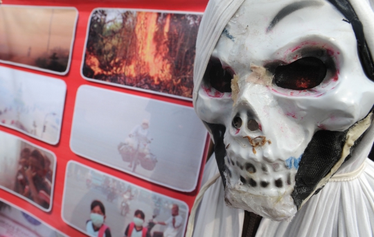 Puluhan mahasiswa peduli Riau gelar demo kabut asap di HI