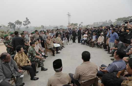 SBY ajak dialog masyarakat saat tinjau lokasi kebakaran di Siak