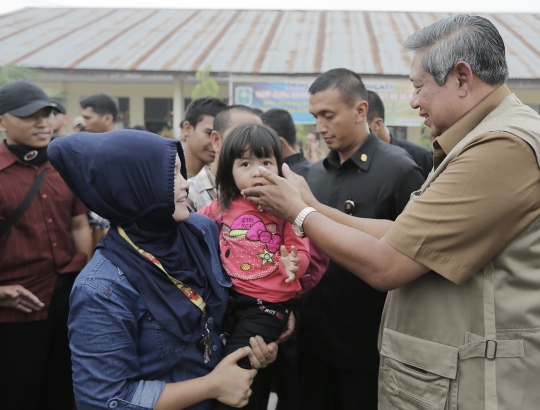 SBY ajak dialog masyarakat saat tinjau lokasi kebakaran di Siak