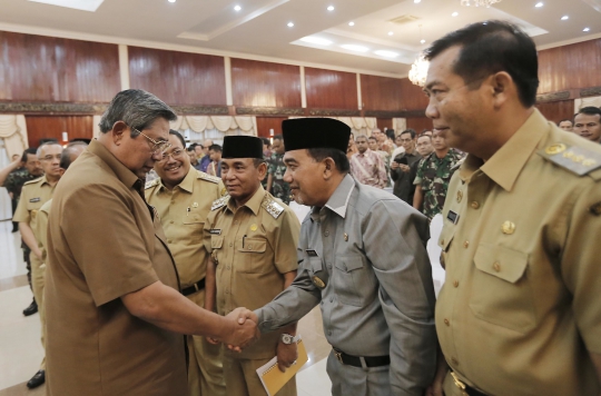 SBY ajak dialog masyarakat saat tinjau lokasi kebakaran di Siak