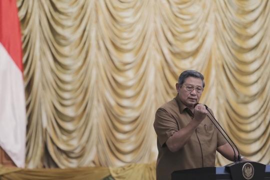 SBY ajak dialog masyarakat saat tinjau lokasi kebakaran di Siak