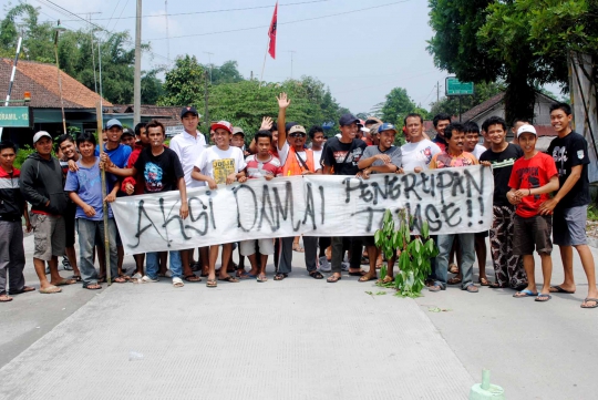 Jalur evakuasi rusak, warga Merapi demo Pemkab Magelang