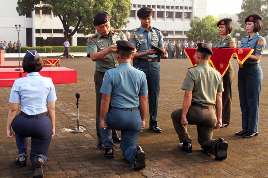 Prajurit di Mabes TNI kini berbaret hitam