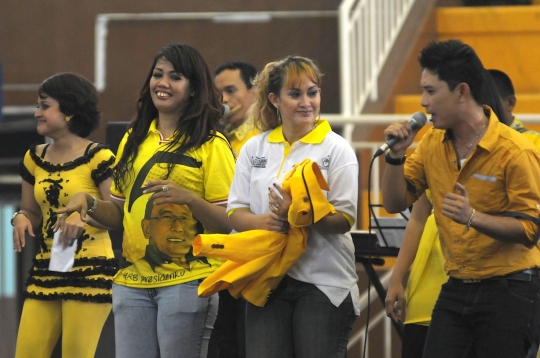 Kampanye Golkar, Ical berkeringat 'deras' saat berorasi