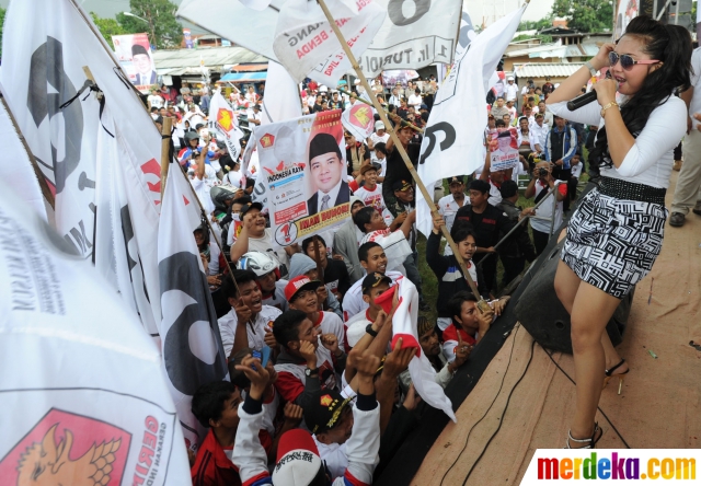 Foto : Goyangan penyanyi dangdut hibur kampanye Gerindra 