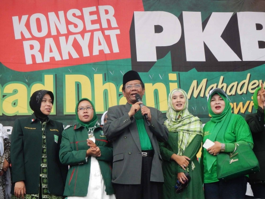 Aksi Ahmad Dhani meriahkan kampanye PKB di Banyumas