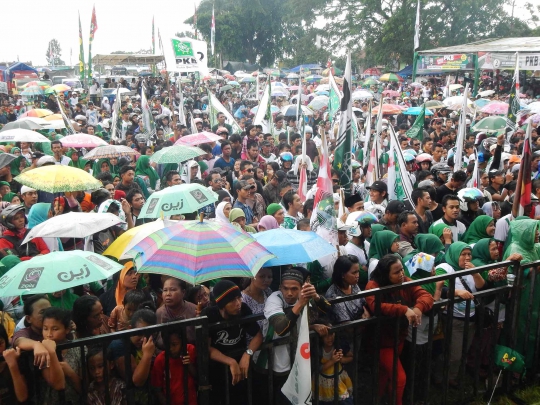 Aksi Ahmad Dhani meriahkan kampanye PKB di Banyumas