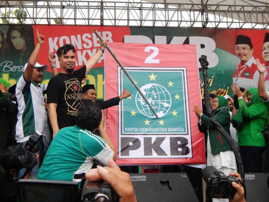 Aksi Ahmad Dhani meriahkan kampanye PKB di Banyumas