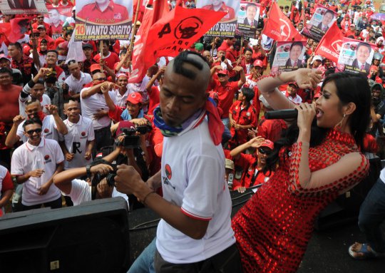 Aksi Rano Karno pimpin kampanye PDIP di Serpong