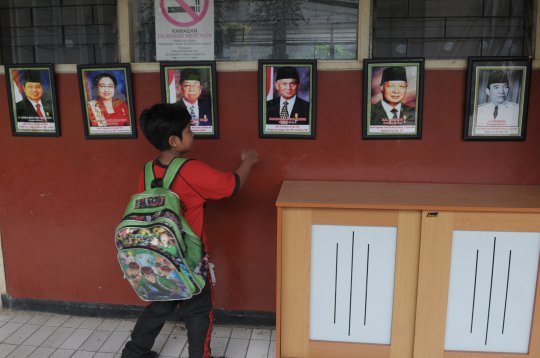 Mengenalkan sosok presiden ke murid sejak dini melalui poster