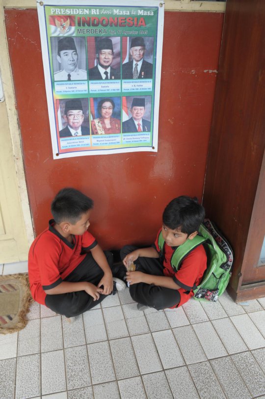 Mengenalkan sosok presiden ke murid sejak dini melalui poster