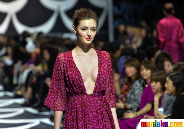 Foto : Pesona dua model cantik bersaudara di Tokyo Fashion 