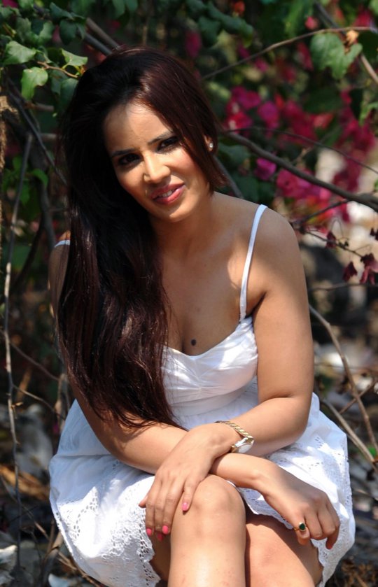 Pesona Priti Sharma saat syuting Hum Toh Loot Liye