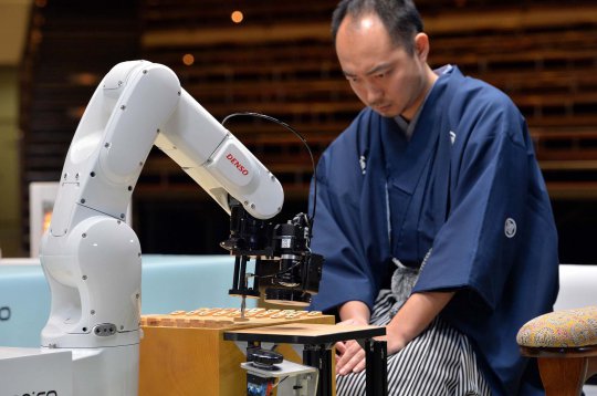 Sensasi bermain catur Jepang 'shogi' melawan robot Denso