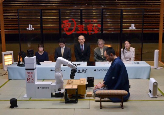 Sensasi bermain catur Jepang 'shogi' melawan robot Denso