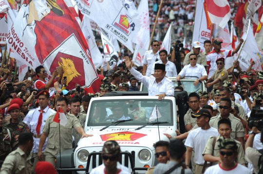 Naik Jeep putih, Prabowo sapa ribuan simpatisan Gerindra di GBK