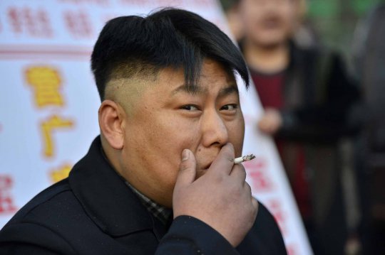 Berwajah mirip Kim Jong-un, tukang sate ini jadi pusat perhatian