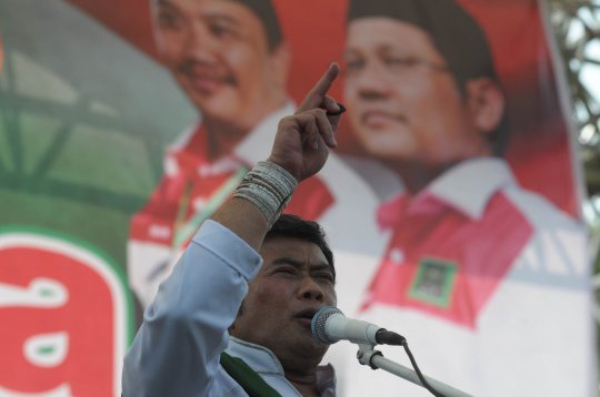 Aksi Rhoma Irama goyang kampanye PKB di Pulomas