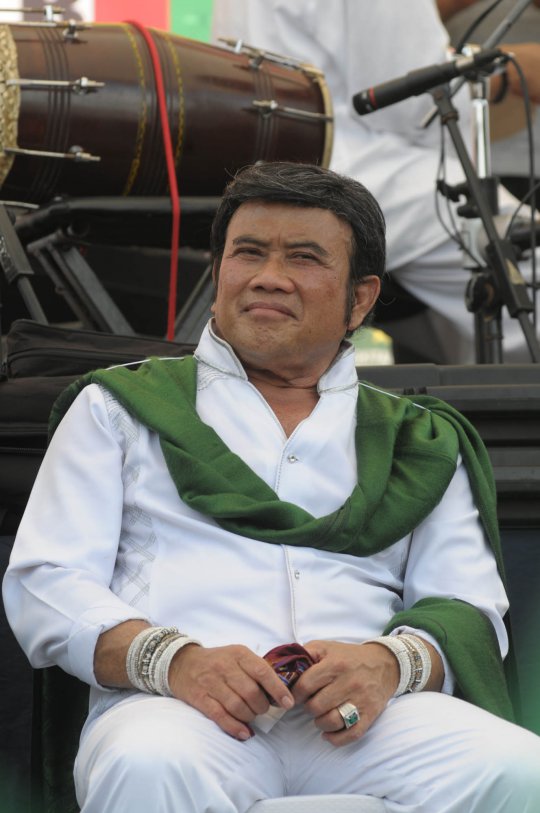 Aksi Rhoma Irama goyang kampanye PKB di Pulomas