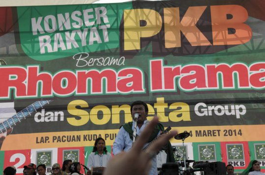 Aksi Rhoma Irama goyang kampanye PKB di Pulomas