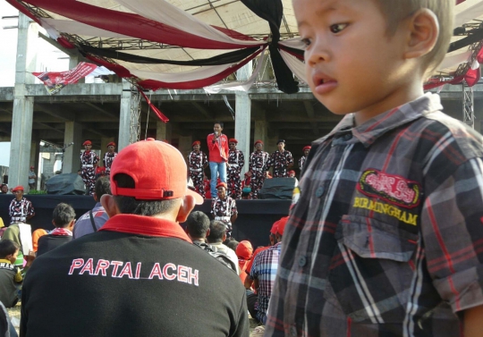 Puluhan anak di bawah umur meriahkan kampanye Partai Aceh