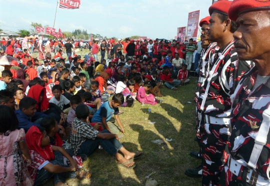 Puluhan anak di bawah umur meriahkan kampanye Partai Aceh