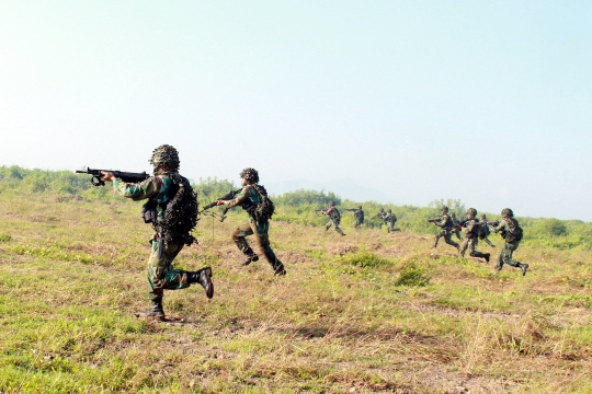 Aksi Yonko 464 Paskhas rebut Bandara Notohadinegoro