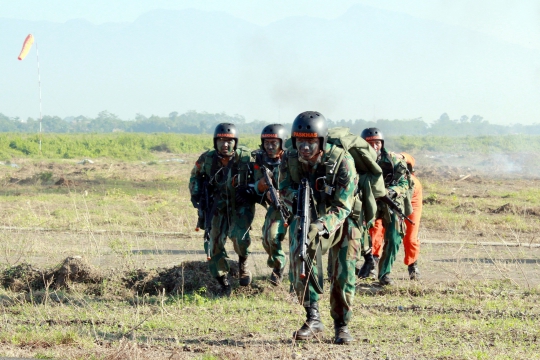 Aksi Yonko 464 Paskhas rebut Bandara Notohadinegoro