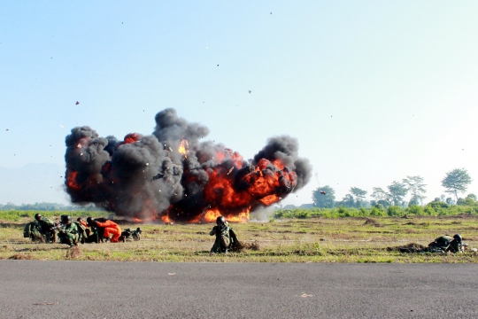 Aksi Yonko 464 Paskhas rebut Bandara Notohadinegoro