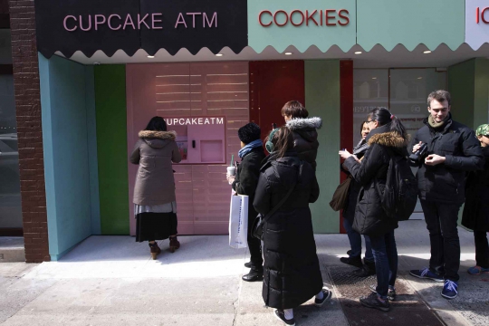 Asyiknya beli cupcake lewat mesin 'ATM' di New York