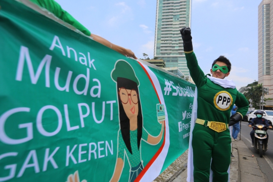 Aksi 'super hero' ajak pemilih tolak golput di Bundaran HI