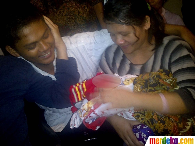 ahok keluarga profil dan diculik : bayinya Foto haru Tangis temukan yang Manurung keluarga