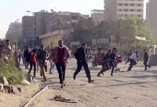 Suasana mencekam dalam bentrokan sengit di Kairo