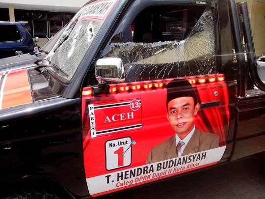 Ini kondisi mobil Partai Aceh dan PNA yang hancur akibat bentrok