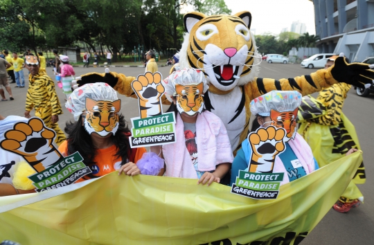 Aksi simpatik Greenpeace serukan penyelamatan hutan dan harimau